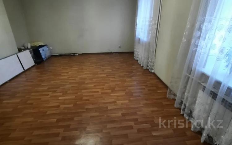 2-бөлмелі пәтер, 64 м², 3/6 қабат, мкр 12, бағасы: 23 млн 〒 в Актобе, мкр 12 — фото 2