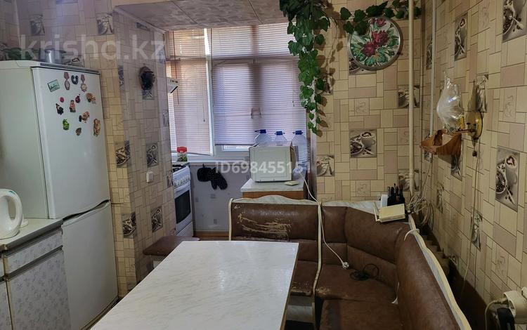 2-бөлмелі пәтер · 50 м² · 1/5 қабат, Скоробогатова 67 — Ресторан Галактика Суровский, бағасы: 150 000 ₸ в Уральске, мкр Школьник — фото 5
