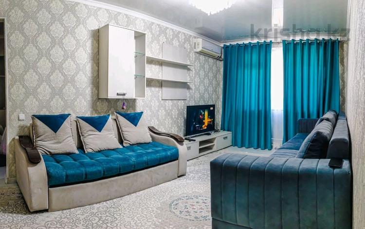 2-комнатная квартира · 60 м² · 2/5 этаж, 8-й микрорайон, 8-й микрорайон 58 — проспект республики. гостиница Шымкент за 10 000 〒 в Туран р-н — фото 2