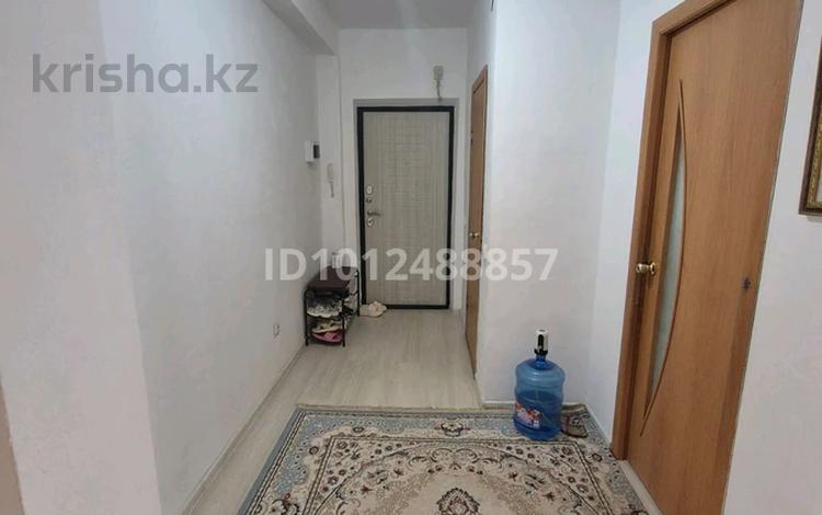 2-бөлмелі пәтер · 62.3 м² · 2/9 қабат, мкр Береке 30 — Рядом школа 42, бағасы: 20 млн ₸ в Атырау — фото 2