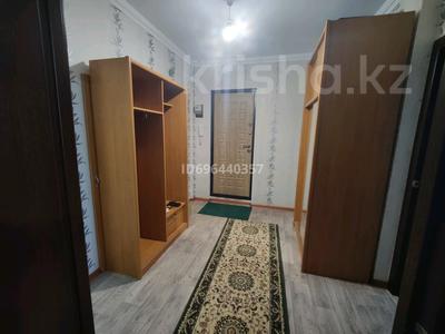 2-комнатная квартира, 56 м², 5/5 этаж помесячно, мкр 11 15 — 9 школа, Керуен-Сити за 150 000 〒 в Актобе, мкр 11