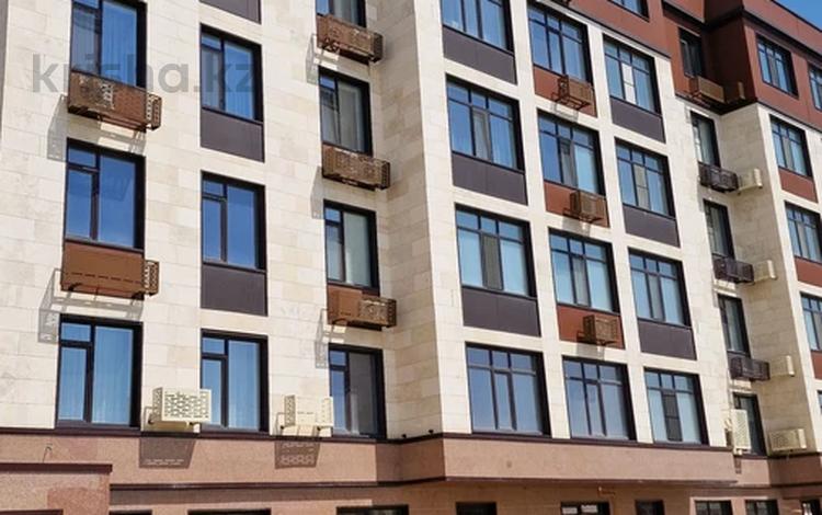 3-бөлмелі пәтер · 106 м² · 4/5 қабат, мкр Нурсая, Абулхайр-хана 56 А, бағасы: 53 млн ₸ в Атырау — фото 2