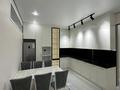 2-бөлмелі пәтер · 83 м² · 2/12 қабат, мкр Шымсити 373 — ЖК NEW LIFE 2этаж 2кв 83квадрат Бизнес класс 2 этаж паркинг барбикюр зона гостевой зал детская плашатка иметься Холодильник Стералный машина Телевизор Ориентир Астер авто Хундай центр Рояль Росе ресторан Шымсити парк, бағасы: 300 000 ₸ в Шымкенте, Абайский р-н — фото 8