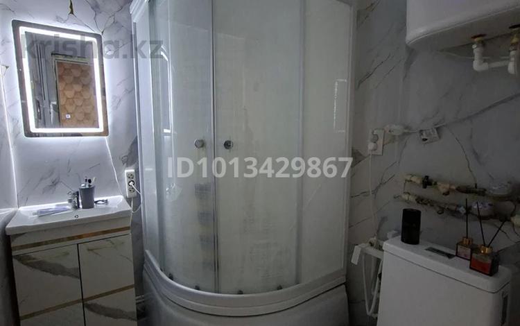 2-комнатная квартира · 45 м² · 2/2 этаж, Майкудук, Белинского — ДК майкудука за 16 млн ₸ в Караганде, Алихана Бокейханова р-н — фото 2