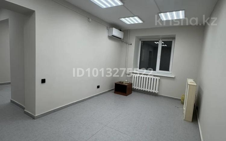Офисы, салоны красоты · 50 м² за 270 000 ₸ в Уральске, мкр Кунаева — фото 2