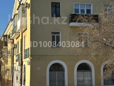 3-комнатная квартира · 65 м² · 1/3 этаж, мкр Новый Город, Абая 74 за 23 млн 〒 в Караганде, Казыбек би р-н