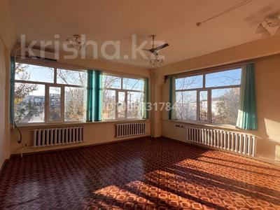 Офисы, магазины и бутики, склады, салоны красоты, образование, кабинеты и рабочие места, студии · 34 м² за 78 710 〒 в Караганде, Казыбек би р-н