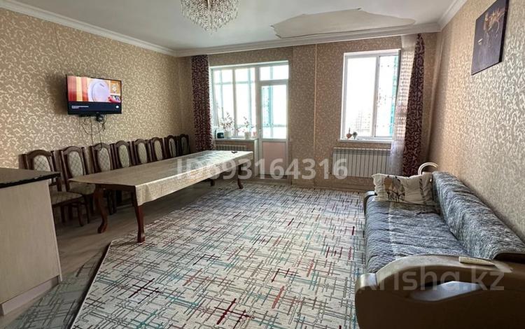 2-комнатная квартира, 74 м², 9/9 этаж помесячно, Ахмет байтурсынулы за 200 000 〒 в Астане, Алматы р-н — фото 8