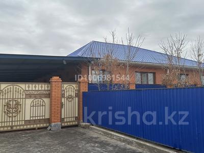 Отдельный дом · 4 комнаты · 196 м² · 10 сот., мкр Жумыскер, Малай Сары би 651 — Напротив 35 школы за 40 млн 〒 в Атырау