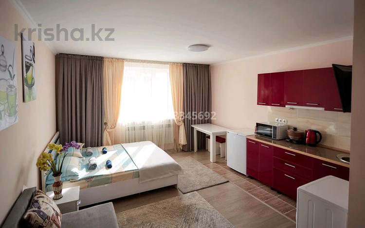 1-комнатная квартира, 36 м² посуточно, мкр Акбулак, Сарытогай 19 за 16 000 〒 в Алматы, Алатауский р-н — фото 2