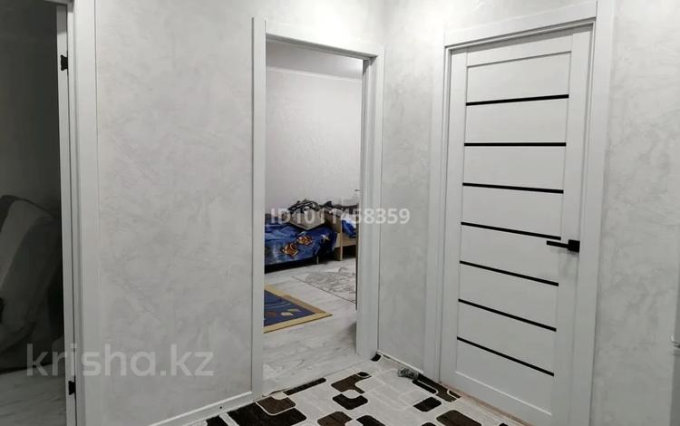 3-бөлмелі пәтер · 65 м² · 1/5 қабат, мкр Строитель 10/1, бағасы: 19.5 млн ₸ в Уральске — фото 2
