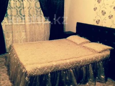 1-комнатная квартира, 36 м² по часам, Алиханова 10а за 1 000 〒 в Караганде, Казыбек би р-н