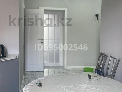 2-комнатная квартира, 69 м², 2/5 этаж помесячно, мкр. Зачаганск пгт — Возле 10 школы за 200 000 〒 в Уральске, мкр. Зачаганск пгт