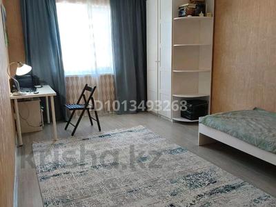 Отдельный дом · 4 комнаты · 250 м² · 5.5 сот., Аманжолова 78 — Остановка Карева за 49.9 млн ₸ в Уральске