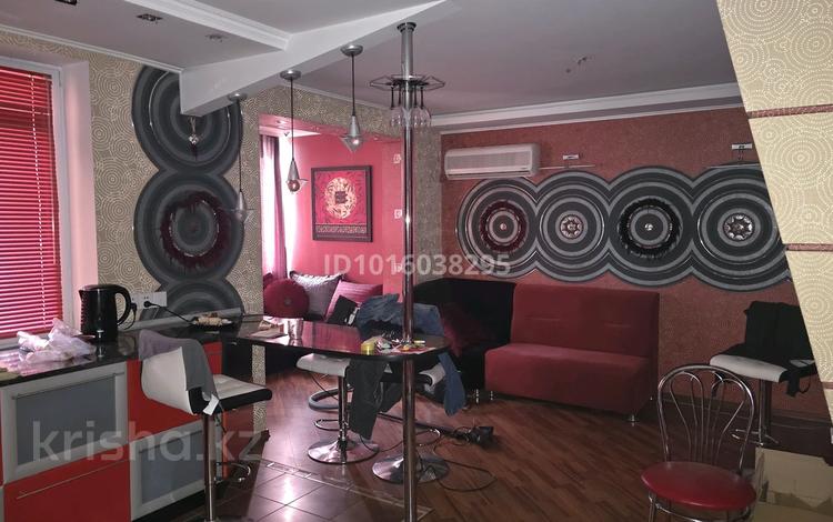 2-комнатная квартира · 55 м² · 3/10 этаж, мкр Юго-Восток, Мкр Юго-Восток, 28й микрорайон 11/1 за 250 000 ₸ в Караганде, Казыбек би р-н — фото 2