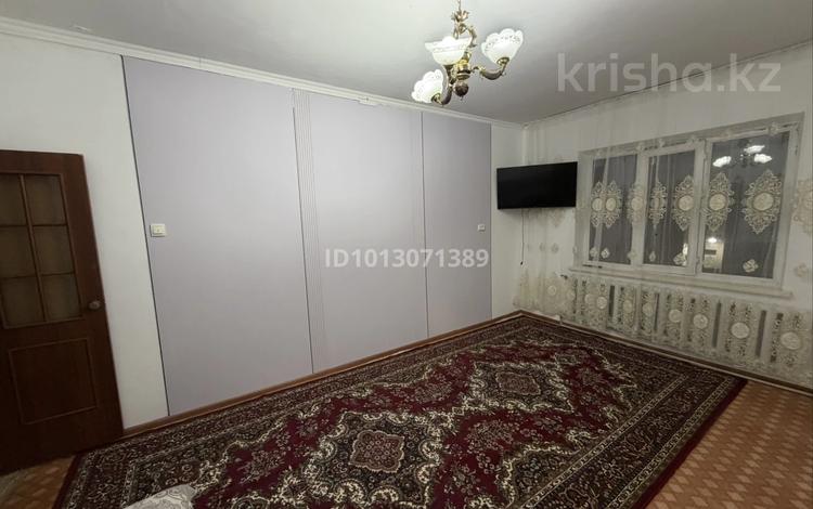 2-комнатная квартира · 50 м² · 5/5 этаж, мкр Акбулак 76б за 100 000 ₸ в Таразе — фото 2
