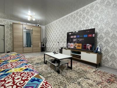 Продажа квартир в Западно-Казахстанской обл.: 1-комнатная квартира · 44 м² · 2/9 этаж, мкр 4, мкр. 4 38 — рядом с кофейней Coffee Matters за 17.5 млн 〒 1-комнатная квартира · 44 м² · 2/9 этаж, мкр 4, мкр. 4 38 — рядом с кофейней Coffee Matters за 17.5 млн 〒 в Уральске