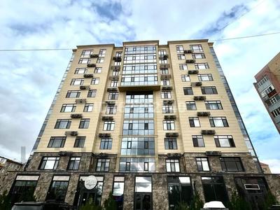 Пәтерлер в Атырауской обл.: 3-бөлмелі пәтер · 126 м² · 8/9 қабат · ай сайын, Абая 26 А — Драма театр, бағасы: 500 000 〒 3-бөлмелі пәтер · 126 м² · 8/9 қабат · ай сайын, Абая 26 А — Драма театр, бағасы: 500 000 〒 в Атырау, мкр Авангард-2