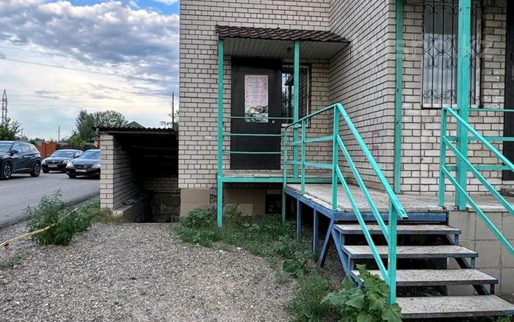Кеңселер, қоймалар, сұлулық салондары, монша, қонақ үй және демалыс орындары, медорталықтар мен дәріханалар, білім орталықтары, ойын-сауық · 6158 м², бағасы: 13 млн ₸ в Семее — фото 2
