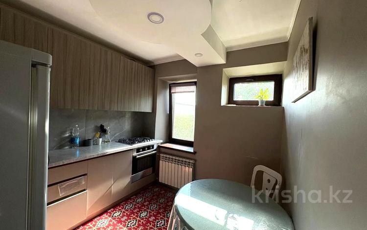 2-бөлмелі пәтер · 42 м² · 5/5 қабат, Шафика Чокина 189, бағасы: 37 млн ₸ в Алматы, Алмалинский р-н — фото 2