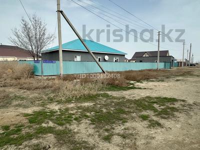 Жер үй мен саяжайлар в Атырауской обл.: Жеке үй · 4 бөлме · 160 м² · 10 сот., мкр Жулдыз-2, Баубек Булкишев 26, бағасы: 25 млн 〒 Жеке үй · 4 бөлме · 160 м² · 10 сот., мкр Жулдыз-2, Баубек Булкишев 26, бағасы: 25 млн 〒 в Атырау
