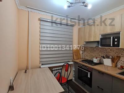 Аренда квартир в Алматы: 2-комнатная квартира · 48 м² · 4/5 этаж, мкр Аксай-2, Саина — Саина - Толе би за 250 000 〒 2-комнатная квартира · 48 м² · 4/5 этаж, мкр Аксай-2, Саина — Саина - Толе би за 250 000 〒 в Алматы, Ауэзовский р-н