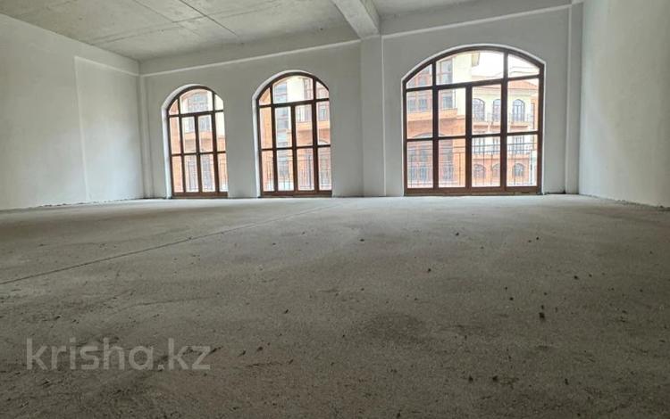 5-бөлмелі пәтер · 216 м², Тайманова 222/6, бағасы: 216 млн ₸ в Алматы, Медеуский р-н — фото 2