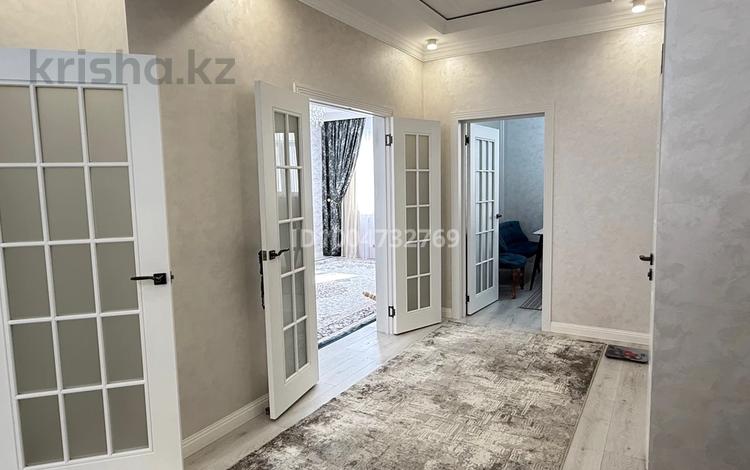 3-бөлмелі пәтер · 83 м² · 2/5 қабат, Пр Тауелсыздык — Ерару 4 (жағалау), бағасы: 49.3 млн 〒 в  — фото 2