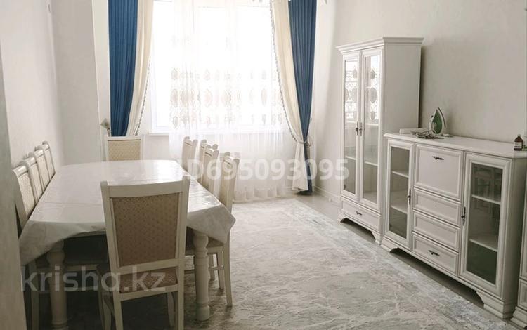 3-комнатная квартира, 100 м², 3/9 этаж помесячно, мкр Нурсат, Мкр. Нурсат 172Б — Diamond Plaza