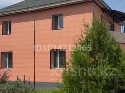 Жеке үй · 4 бөлме · 240 м² · 9 жүзд., Суюнбая, бағасы: 850 000 ₸ в 