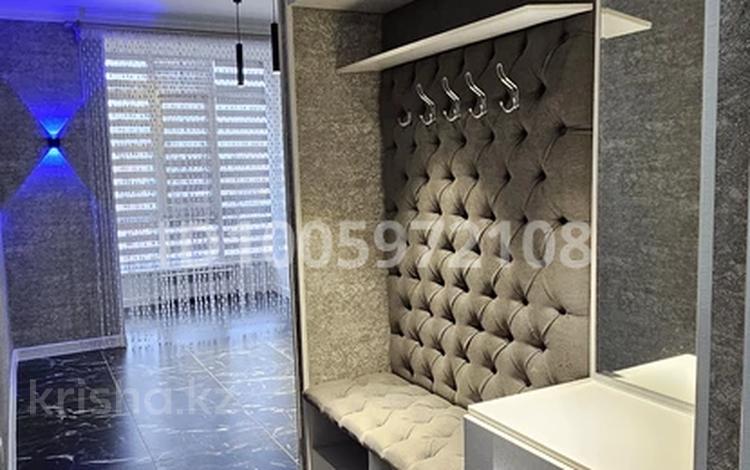 3-бөлмелі пәтер · 94 м² · 1/10 қабат, мкр Женис 11, бағасы: 48 млн ₸ в Уральске — фото 2