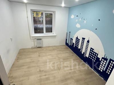 Свободное назначение, офисы, магазины и бутики, медцентры и аптеки, образование · 30 м² за 180 000 〒 в Уральске, мкр 4