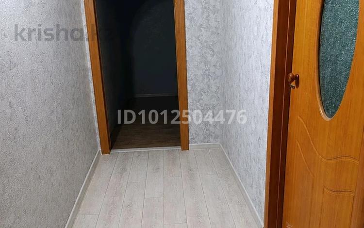 4-комнатная квартира · 61.3 м² · 5/5 этаж, Майкудук, Майкудук, 15й микрорайон 26 за 11.5 млн ₸ в Караганде, Алихана Бокейханова р-н — фото 2