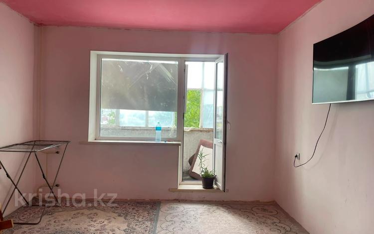 3-бөлмелі пәтер · 63.3 м² · 4/5 қабат, Камзина 12, бағасы: 15 млн ₸ в Аксу — фото 2