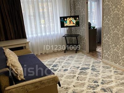 1-комнатная квартира, 48 м², 2/5 этаж посуточно, Бухар жырау 72 — Ермекова за 8 000 〒 в Караганде