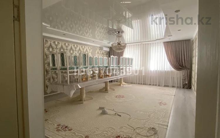 Отдельный дом · 6 комнат · 254 м² · 7 сот., МухтарБактыгереева 1111 — Драмм театр центральный район за 36.6 млн ₸ в Атырау, мкр Ак депо — фото 2