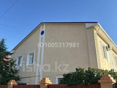 Отдельный дом · 7 комнат · 350 м² · 6 сот., мкр Каспий, Пушкина 50 за 95 млн 〒 в Атырау