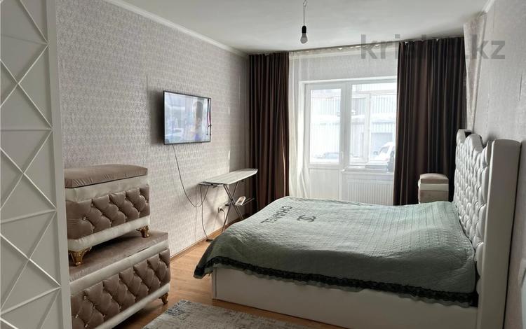 2-комнатная квартира · 68.8 м² · 1/10 этаж, мкр Юго-Восток, Республики — Ледовый дворец спорта "Караганда-Арена", Карагандинская городская мечеть №1 за 21 млн ₸ в Казыбек би р-н — фото 2