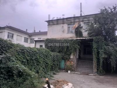 4-комнатная квартира · 100 м² · 1/2 этаж, 1 мкр 21 за 13.5 млн 〒 в Семее