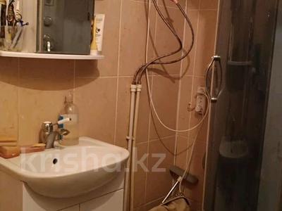 3-комнатная квартира · 61 м² · 1/5 этаж, Майкудук, Майкудук, 16й микрорайон за 9.5 млн ₸ в Караганде, Алихана Бокейханова р-н
