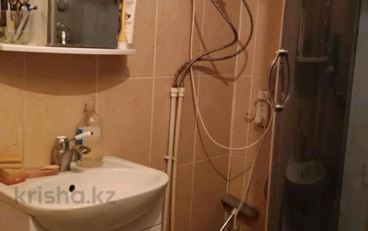 3-комнатная квартира · 61 м² · 1/5 этаж, Майкудук, Майкудук, 16й микрорайон за 9.5 млн ₸ в Караганде, Алихана Бокейханова р-н — фото 3