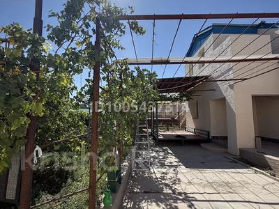 Отдельный дом · 5 комнат · 195 м² · 10 сот., Микрорайон Байтерек (Цыганауыл) , улица Бухар - Жырау 8 за 60 млн ₸ в Жанаозен
