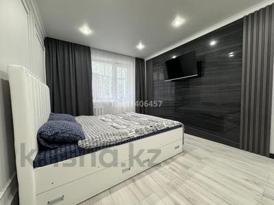 1-комнатная квартира, 48 м², 2/9 этаж по часам, Камзина 64 за 1 500 〒 в Павлодаре