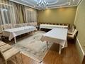 Дом · 5 комнат · 300 м², Скоробогатова — Центральный рынок за 60 000 〒 в Уральске, мкр Школьник — фото 5