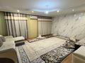 Дом · 5 комнат · 300 м², Скоробогатова — Центральный рынок за 60 000 〒 в Уральске, мкр Школьник — фото 6
