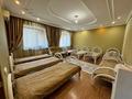 Дом · 5 комнат · 300 м², Скоробогатова — Центральный рынок за 60 000 〒 в Уральске, мкр Школьник — фото 11