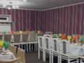 Дом · 5 комнат · 300 м², Скоробогатова — Центральный рынок за 60 000 〒 в Уральске, мкр Школьник — фото 12
