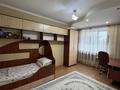 Дом · 5 комнат · 300 м², Скоробогатова — Центральный рынок за 60 000 〒 в Уральске, мкр Школьник — фото 19