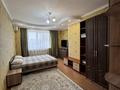 Дом · 5 комнат · 300 м², Скоробогатова — Центральный рынок за 60 000 〒 в Уральске, мкр Школьник — фото 21