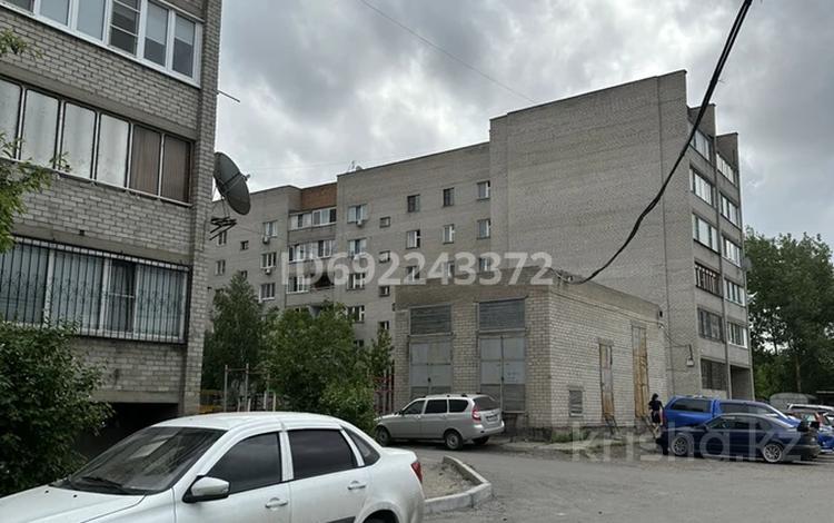 1-комнатная квартира, 34 м², 3/6 этаж, Назарбаева 145 за 10.2 млн 〒 в Усть-Каменогорске — фото 11